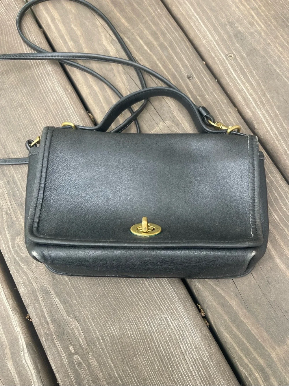 Vintage Coach Casino Bag #9924
Black Leather Crossbody No tag - Picture 5 of 8
